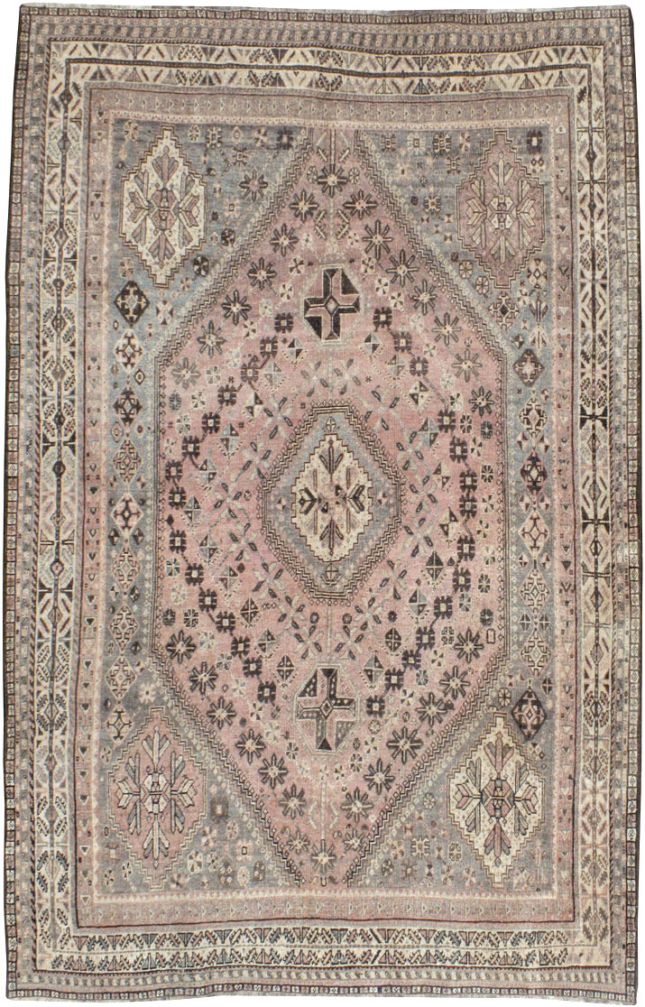 Antique Persian Shiraz Rug, No.23064 - Galerie Shabab