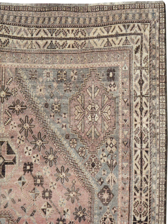 Antique Persian Shiraz Rug, No.23064 - Galerie Shabab