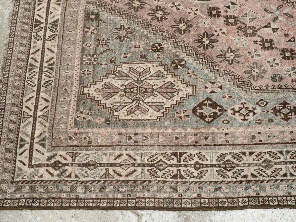 Antique Persian Shiraz Rug, No.23064 - Galerie Shabab