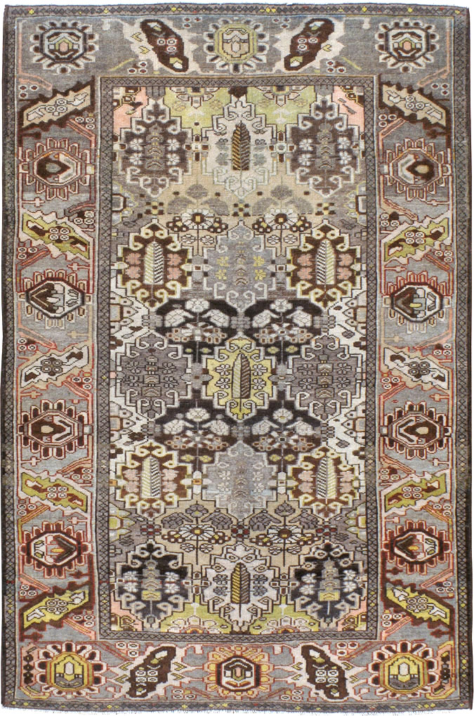 Antique Persian Bakhtiari Rug, No.23107 - Galerie Shabab