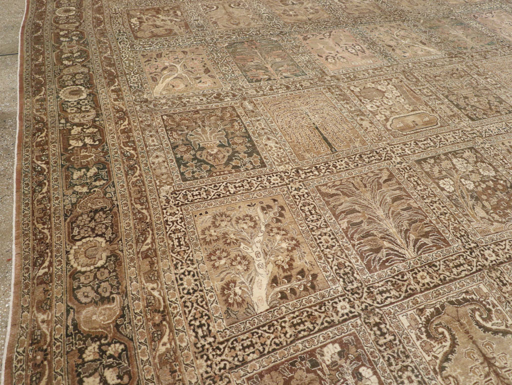 Antique Persian Tabriz Large Carpet, No.23112 - Galerie Shabab