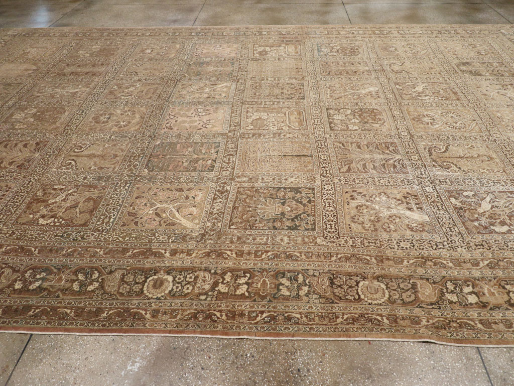 Antique Persian Tabriz Large Carpet, No.23112 - Galerie Shabab