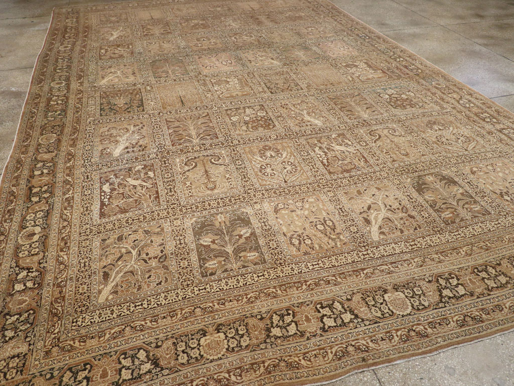 Antique Persian Tabriz Large Carpet, No.23112 - Galerie Shabab