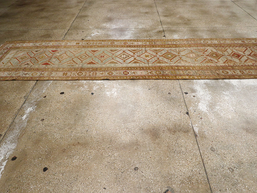 Antique Persian Kurdish Runner, No.23167 - Galerie Shabab