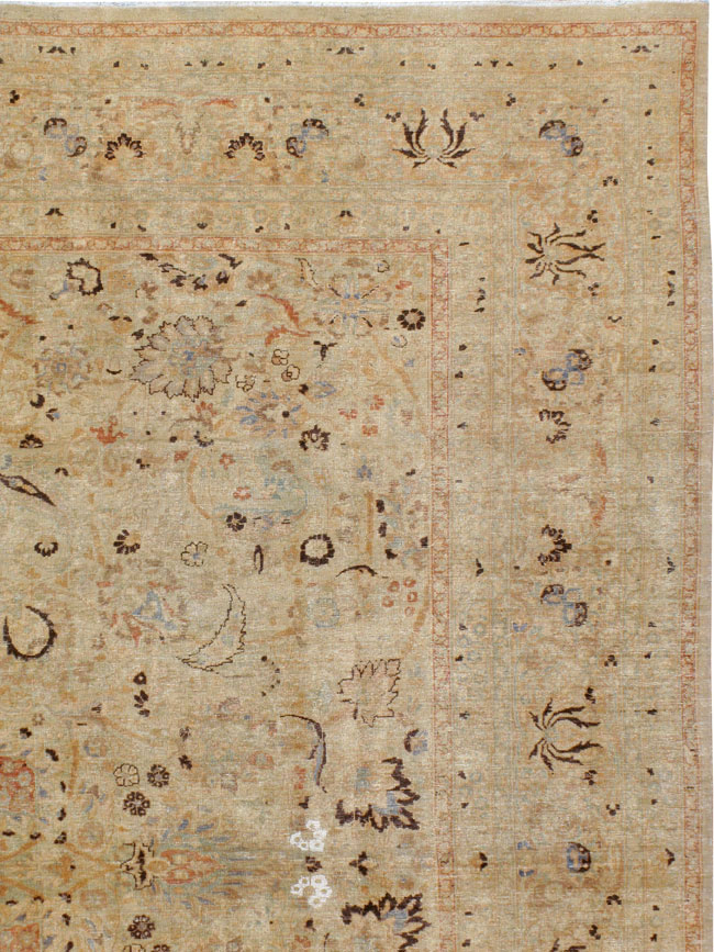 Antique Persian Mashad Square Carpet, No.23194 - Galerie Shabab