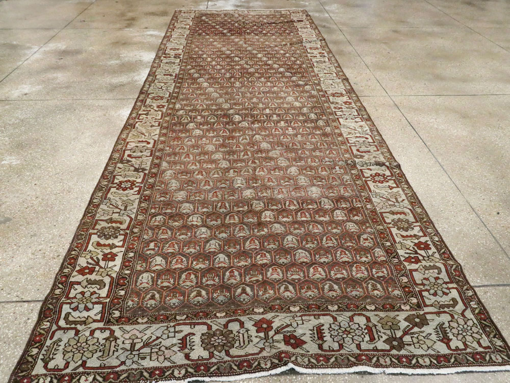 Vintage Persian Malayer Gallery Carpet, No.23217 - Galerie Shabab