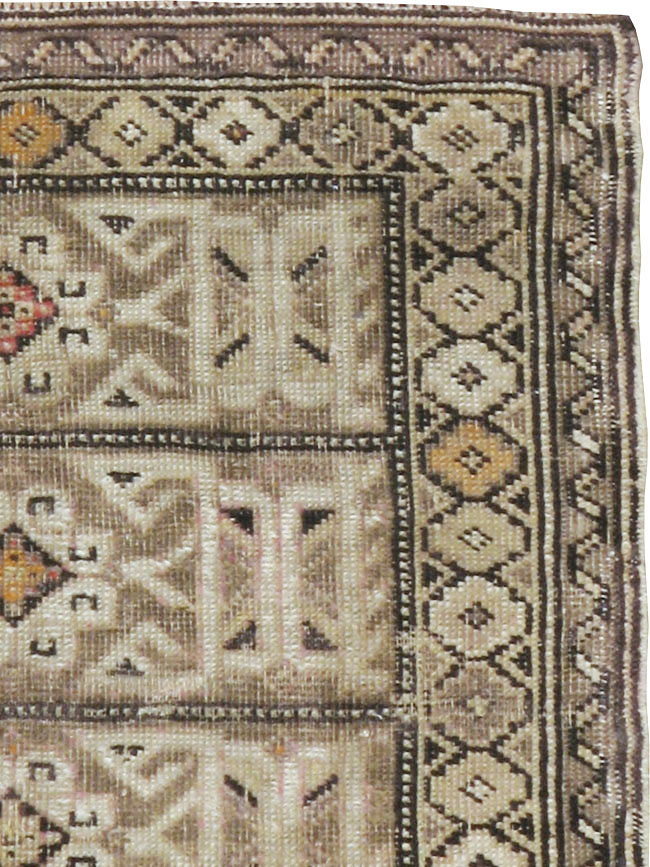 Antique Caucasian Shirvan Square Rug, No.23230 - Galerie Shabab