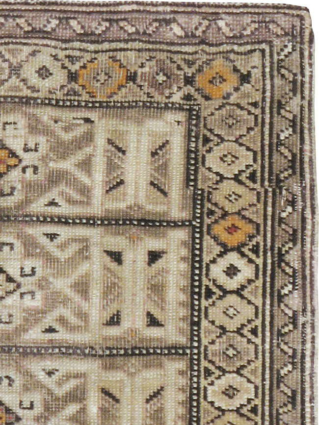 Antique Caucasian Shirvan Square Rug, No.23230 - Galerie Shabab