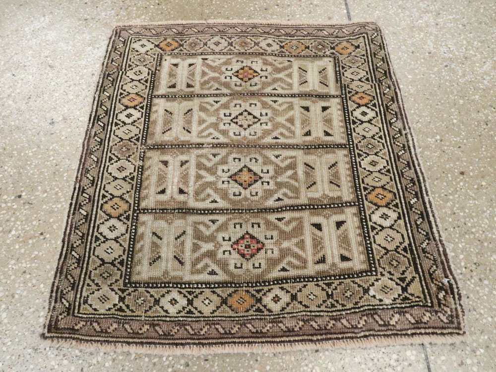 Antique Caucasian Shirvan Square Rug, No.23230 - Galerie Shabab