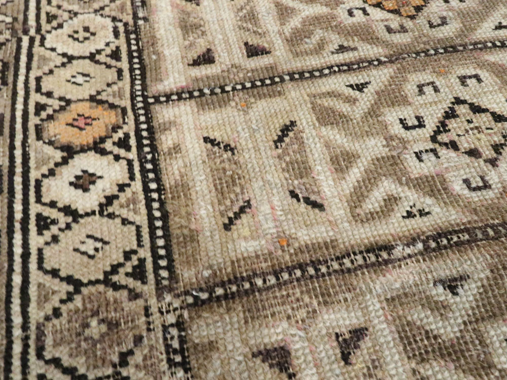 Antique Caucasian Shirvan Square Rug, No.23230 - Galerie Shabab