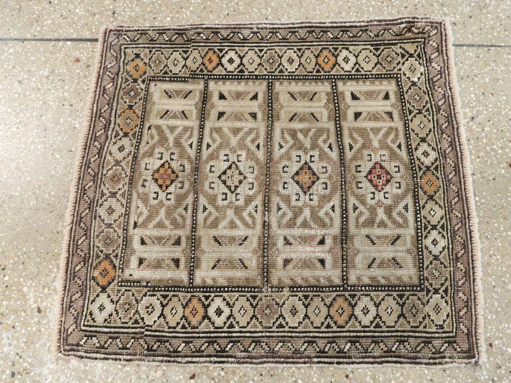 Antique Caucasian Shirvan Square Rug, No.23230 - Galerie Shabab