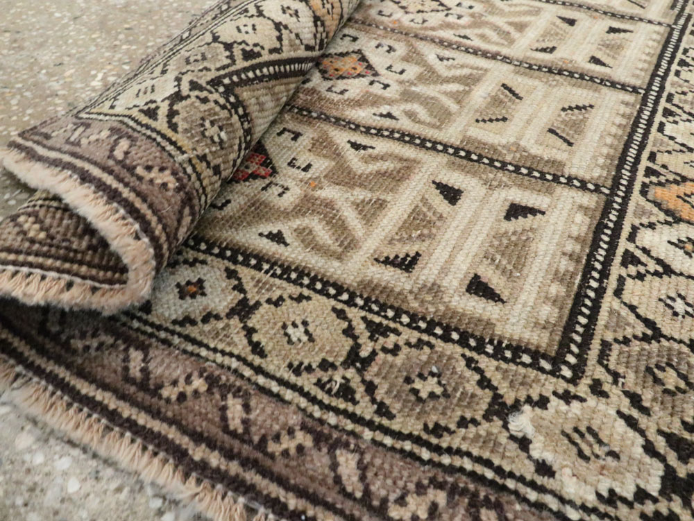 Antique Caucasian Shirvan Square Rug, No.23230 - Galerie Shabab