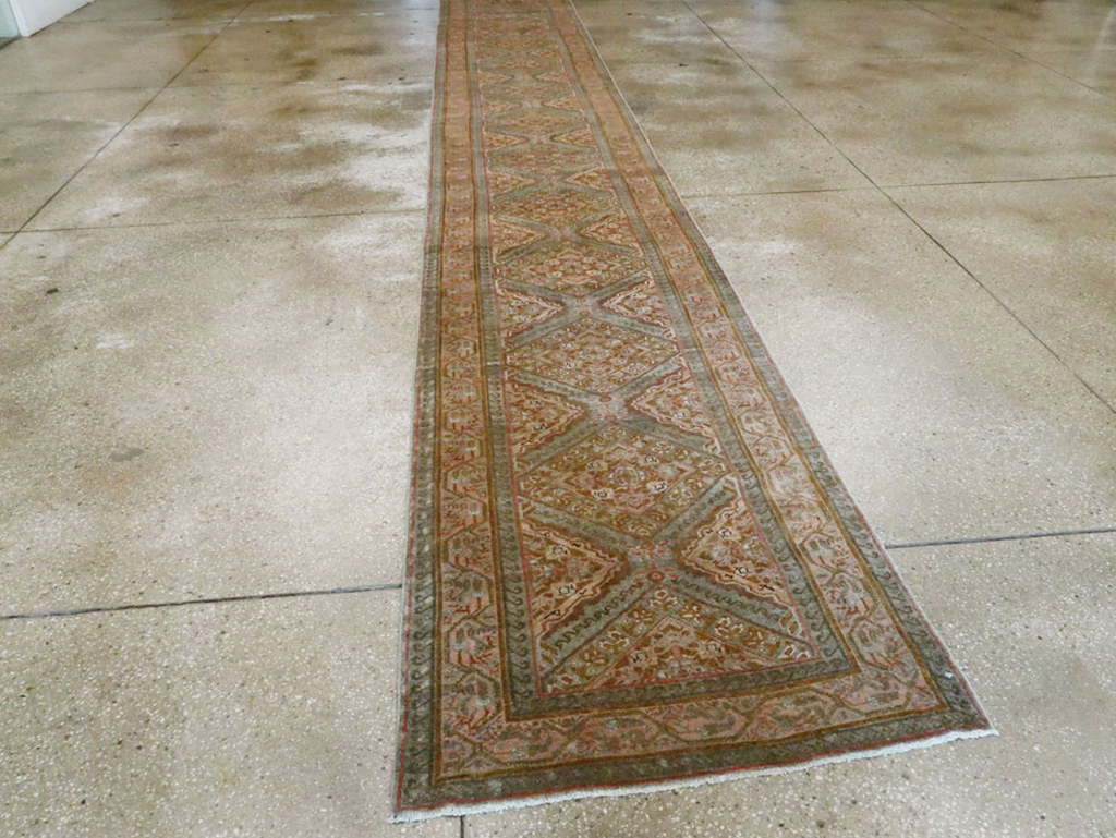 Vintage Persian Malayer Runner, No.23234 - Galerie Shabab