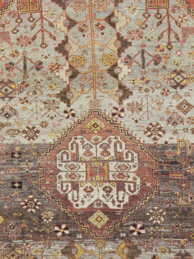 Vintage Persian Shiraz Rug, No.23241 - Galerie Shabab