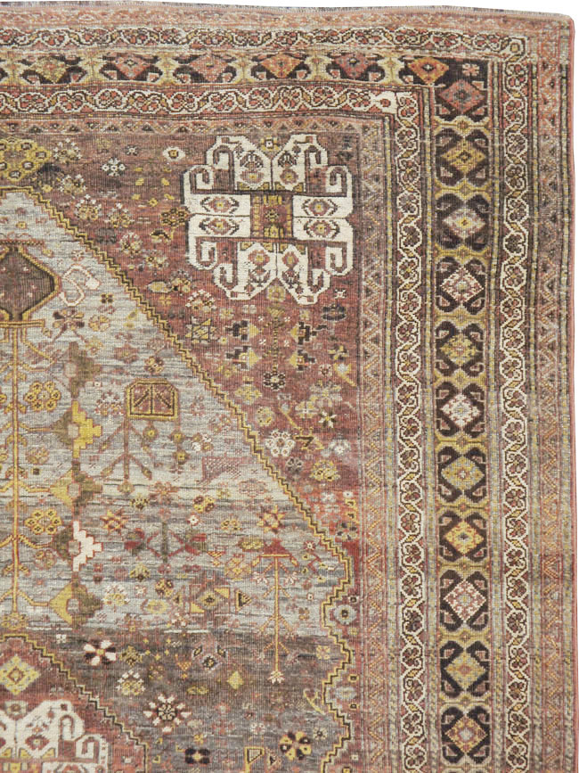 Vintage Persian Shiraz Rug, No.23241 - Galerie Shabab