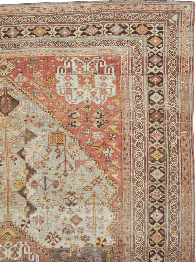 Vintage Persian Shiraz Rug, No.23241 - Galerie Shabab