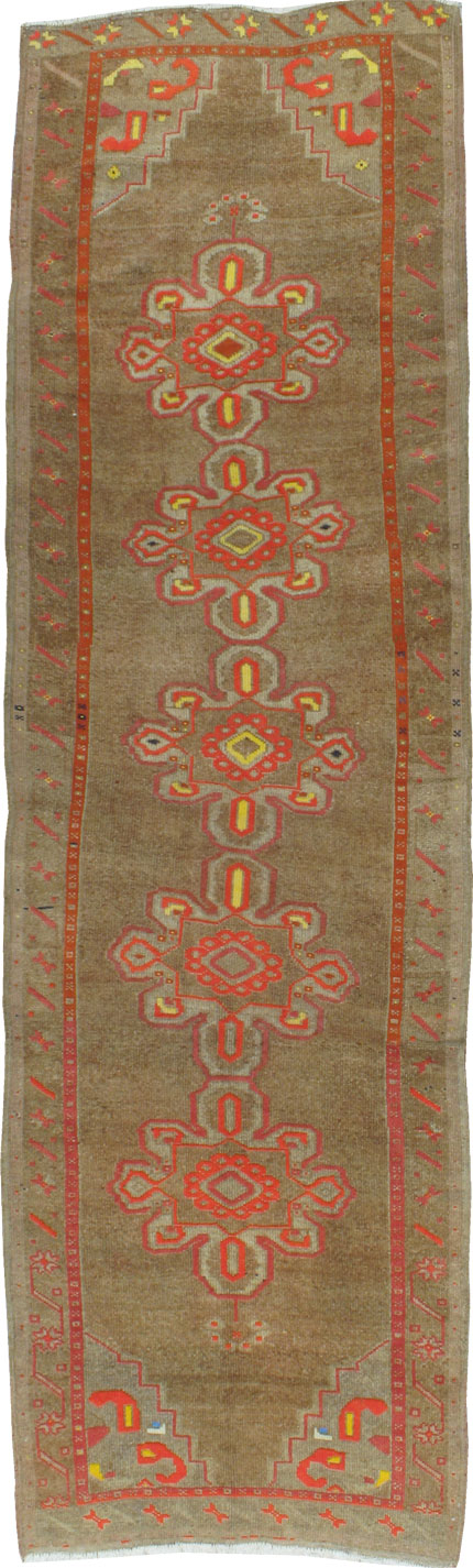 Vintage Anatolian Runner, No.23302 - Galerie Shabab