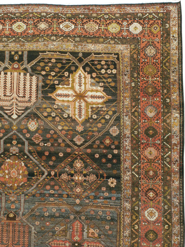 Antique Persian Bakhtiari Carpet, No.23319 - Galerie Shabab
