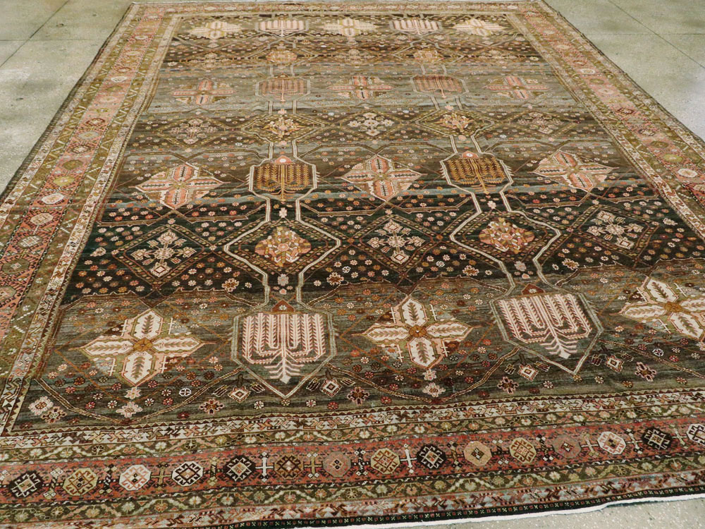 Antique Persian Bakhtiari Carpet, No.23319 - Galerie Shabab