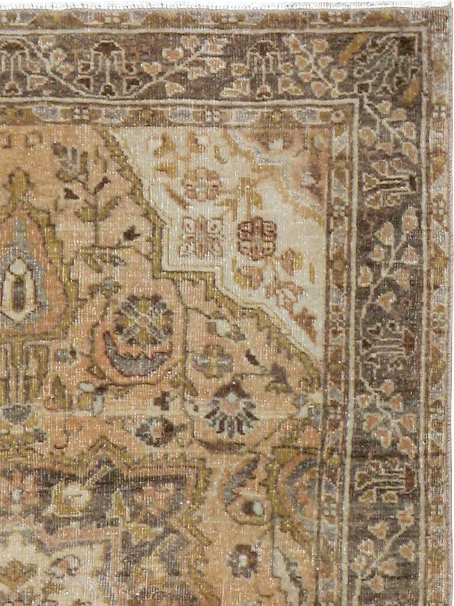 Antique Persian Sarouk Rug, No.23326 - Galerie Shabab