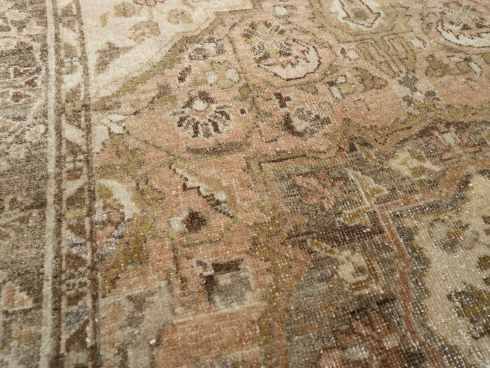 Antique Persian Sarouk Rug, No.23326 - Galerie Shabab