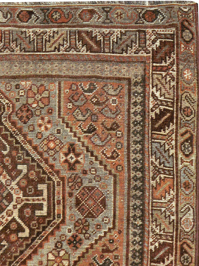vintage Persian Shiraz Rug, No.23356 - Galerie Shabab