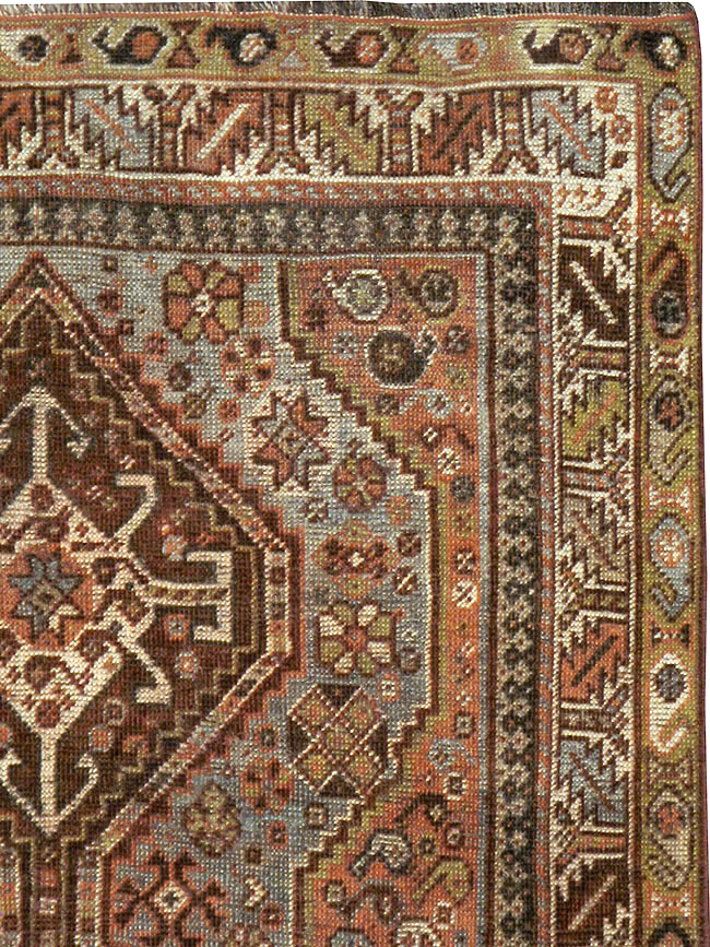 vintage Persian Shiraz Rug, No.23356 - Galerie Shabab