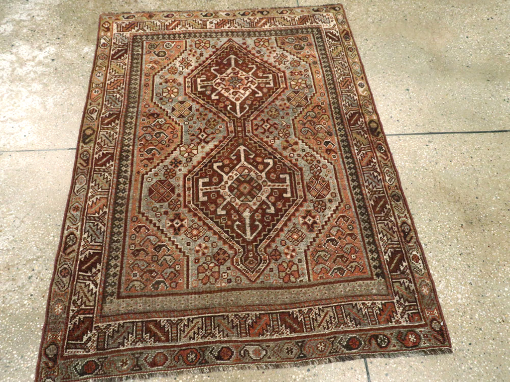 vintage Persian Shiraz Rug, No.23356 - Galerie Shabab
