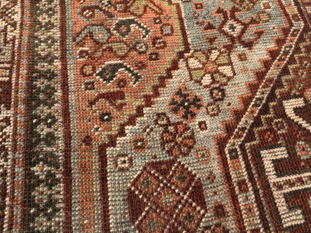 vintage Persian Shiraz Rug, No.23356 - Galerie Shabab