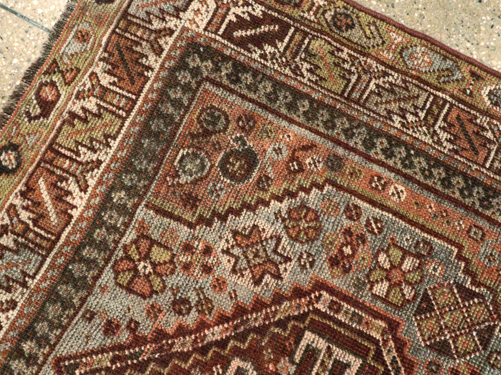 vintage Persian Shiraz Rug, No.23356 - Galerie Shabab
