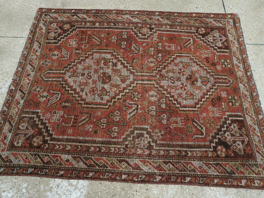 Vintage Persian Shiraz Rug, No.23357 - Galerie Shabab