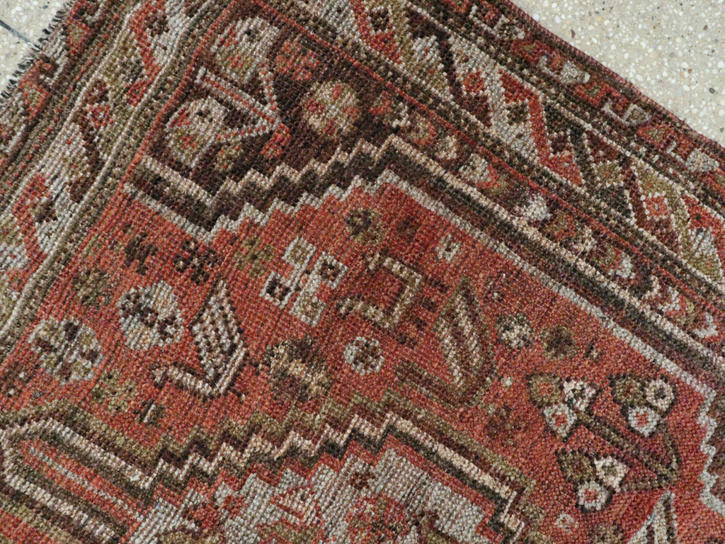 Vintage Persian Shiraz Rug, No.23357 - Galerie Shabab