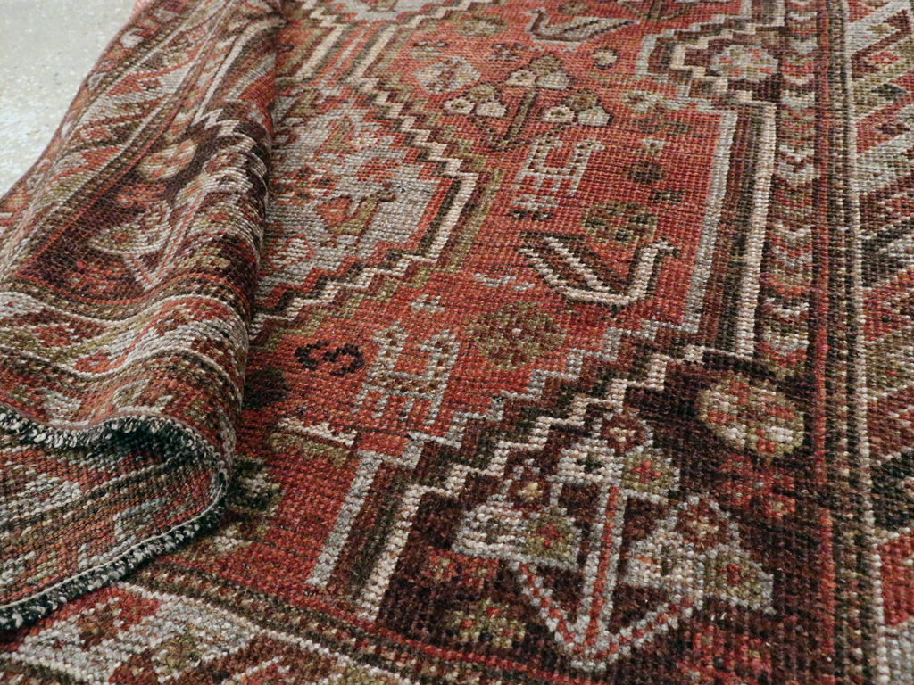 Vintage Persian Shiraz Rug, No.23357 - Galerie Shabab