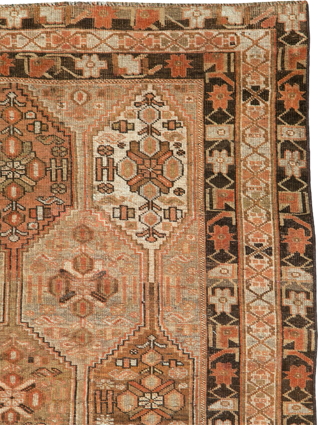 Vintage Persian Shiraz Rug, No.23380 - Galerie Shabab