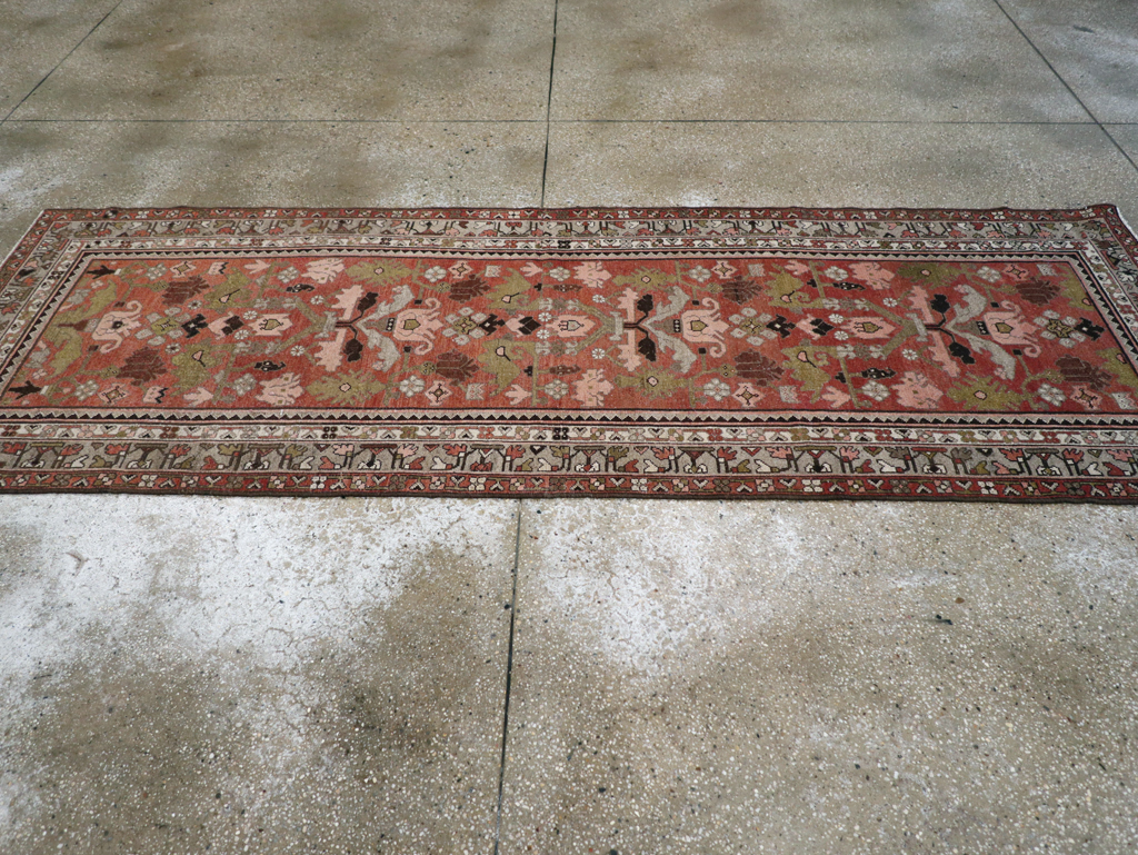 Vintage Persian Malayer Gallery Carpet, No.23381 - Galerie Shabab