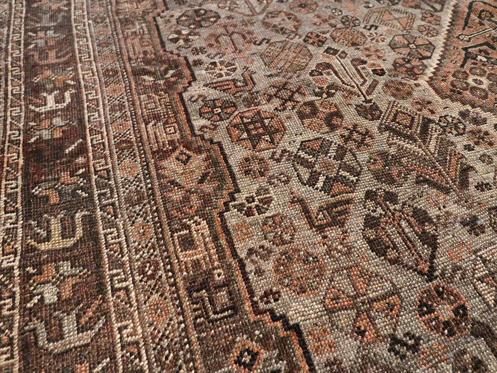 Vintage Persian Shiraz Carpet, No.23382 - Galerie Shabab