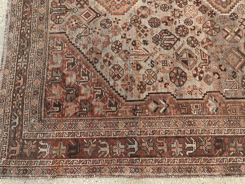 Vintage Persian Shiraz Carpet, No.23382 - Galerie Shabab