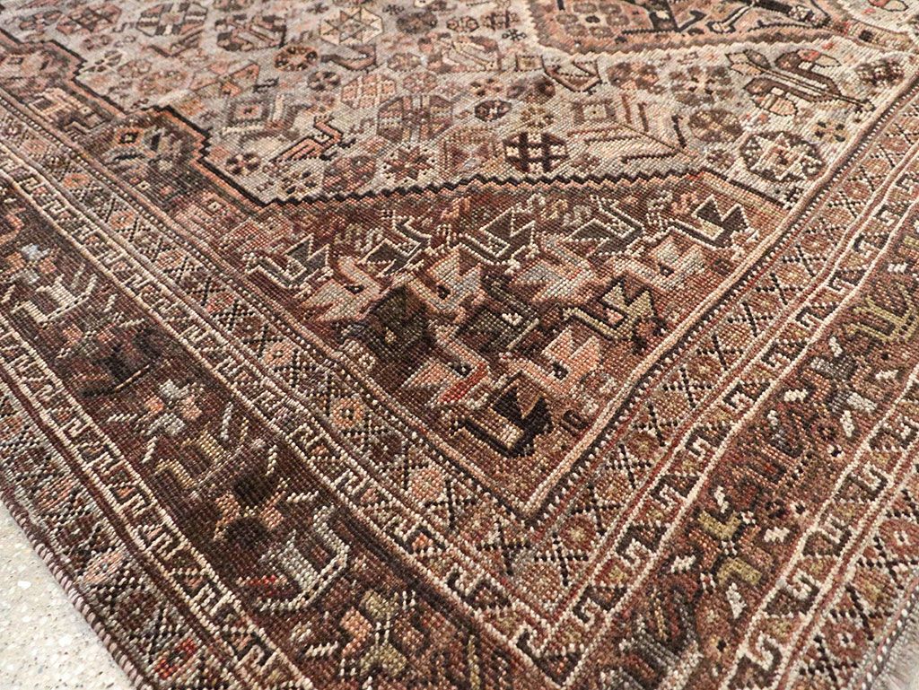Vintage Persian Shiraz Carpet, No.23382 - Galerie Shabab
