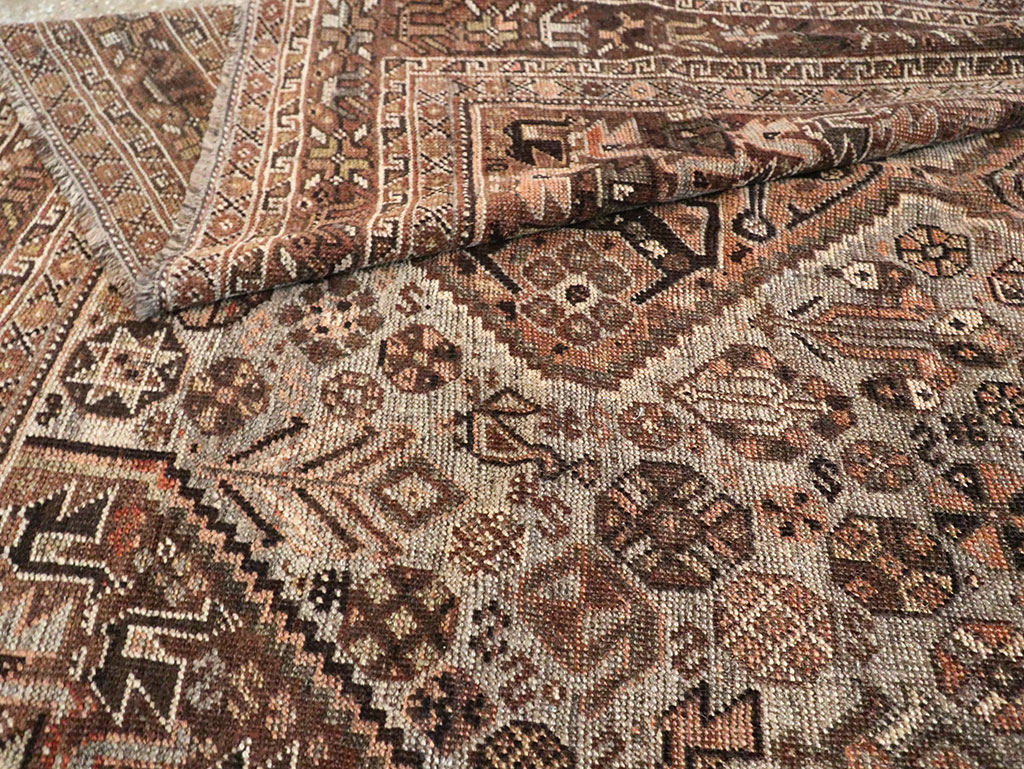 Vintage Persian Shiraz Carpet, No.23382 - Galerie Shabab