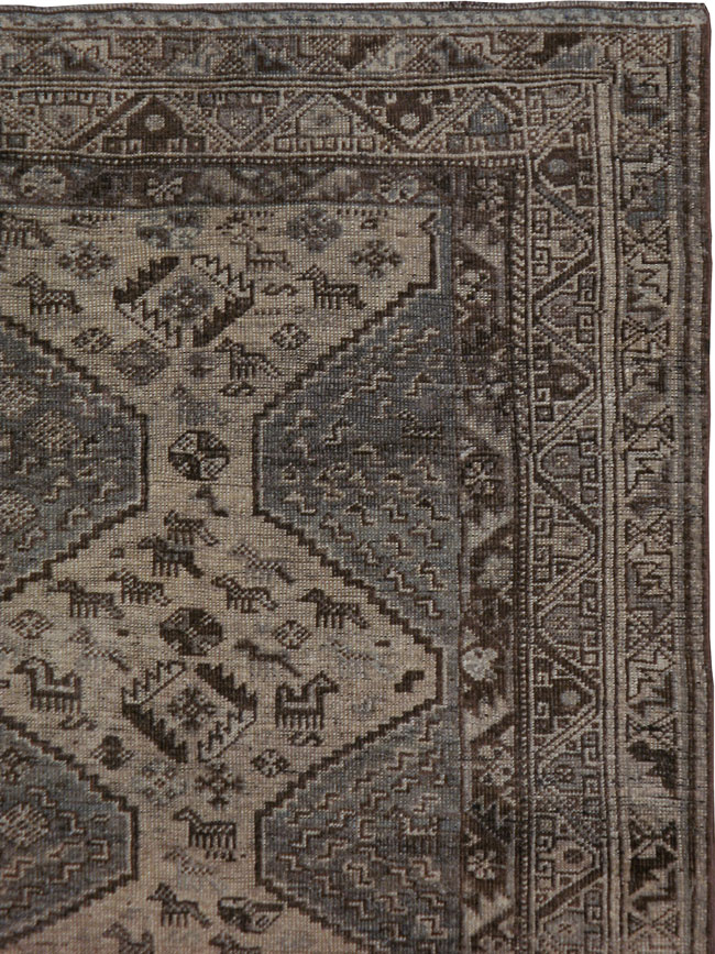Vintage Persian Shiraz Rug, No.23391 - Galerie Shabab