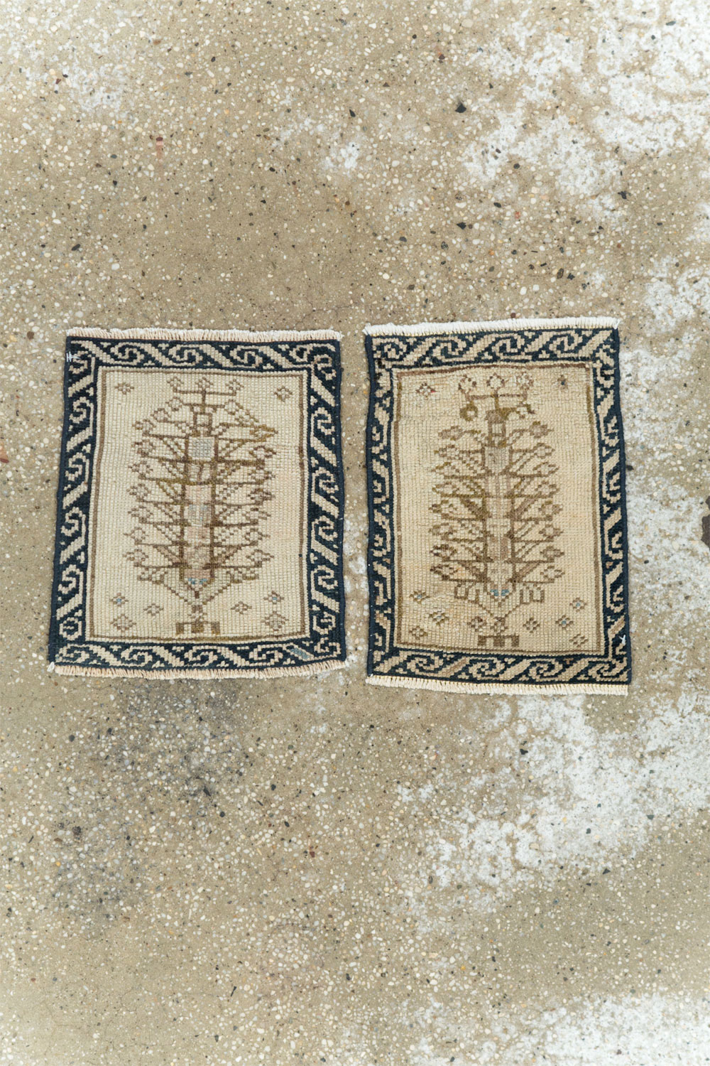 Antique Persian Northwest Rug (Pair: 2 of 2), No.23439 - Galerie Shabab