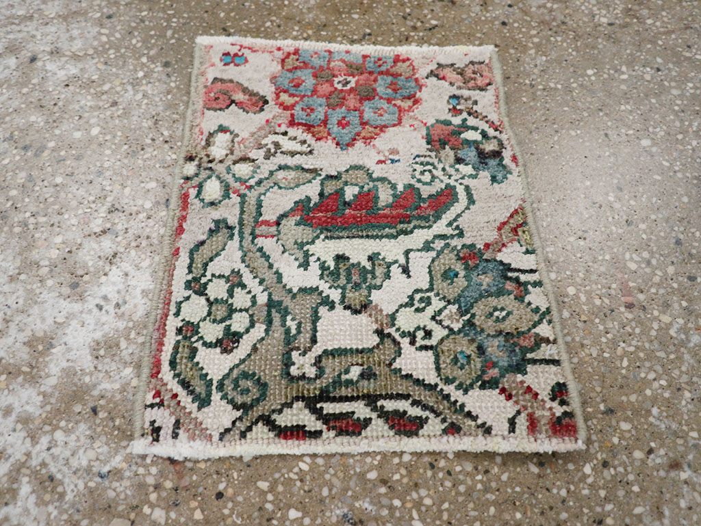 Vintage Persian Heriz Throw Rug, No.23441 - Galerie Shabab