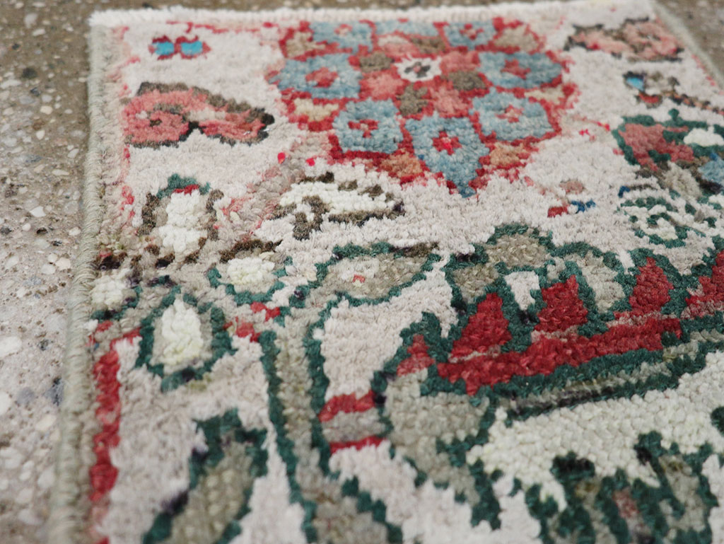 Vintage Persian Heriz Throw Rug, No.23441 - Galerie Shabab
