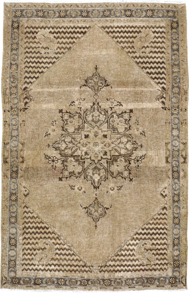 Antique Persian Tabriz Rug, No.23452 - Galerie Shabab