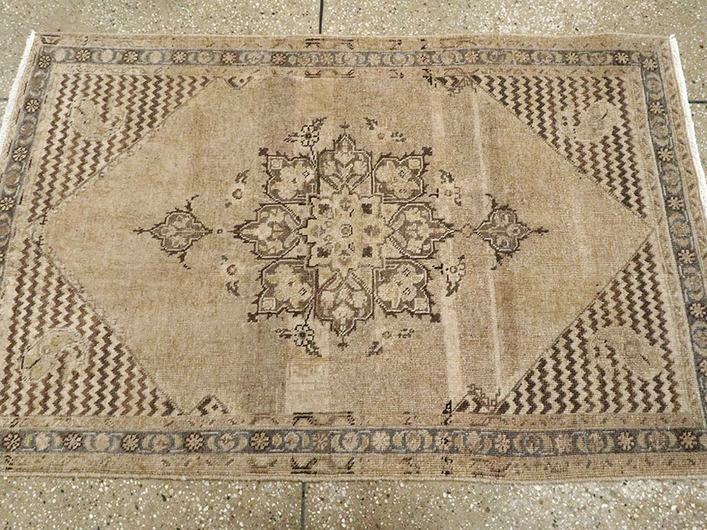 Antique Persian Tabriz Rug, No.23452 - Galerie Shabab
