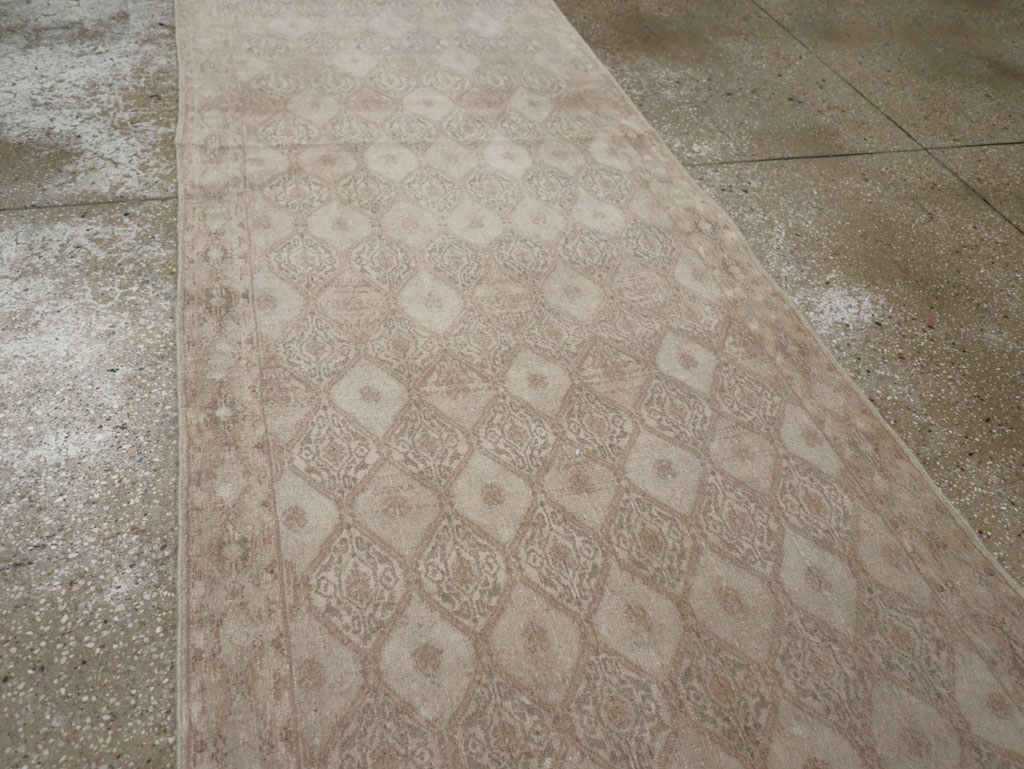 Vintage Persian Mashad Gallery Runner, No.23457 - Galerie Shabab
