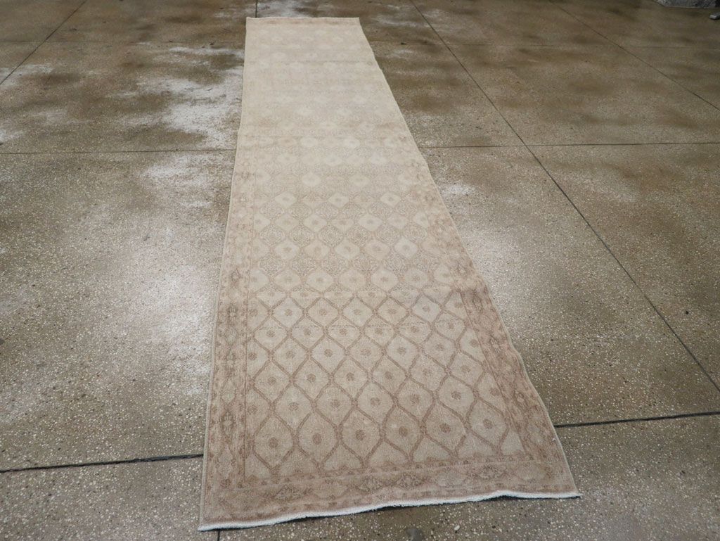 Vintage Persian Mashad Gallery Runner, No.23457 - Galerie Shabab