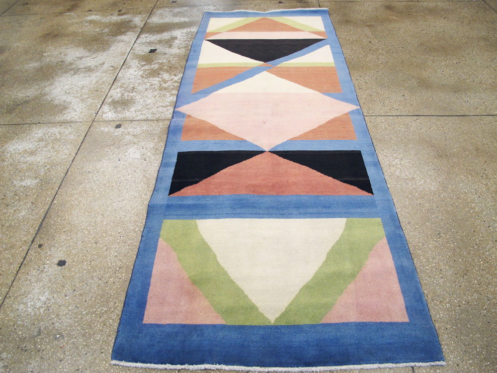 Vintage Persian Kashan Modernist Rug Inspired By Edward McKnight Kauffer, No.23518 - Galerie Shabab