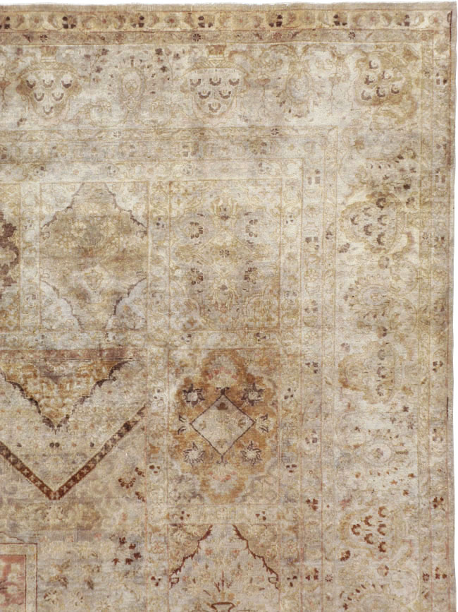 Antique Persian Tabriz Carpet, No.23550 - Galerie Shabab