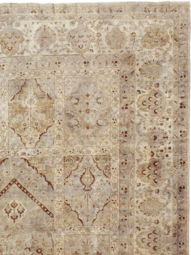 Antique Persian Tabriz Carpet, No.23550 - Galerie Shabab